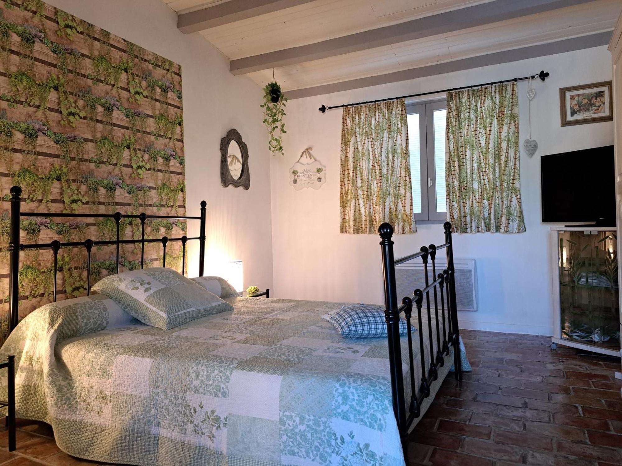 Bed and Breakfast Lou Pin Dou Papet Roquevaire Номер фото